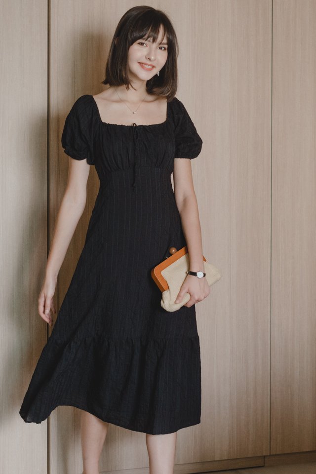 Textured Front Tie Ruched Puff Sleeve Midi Dress in Black 