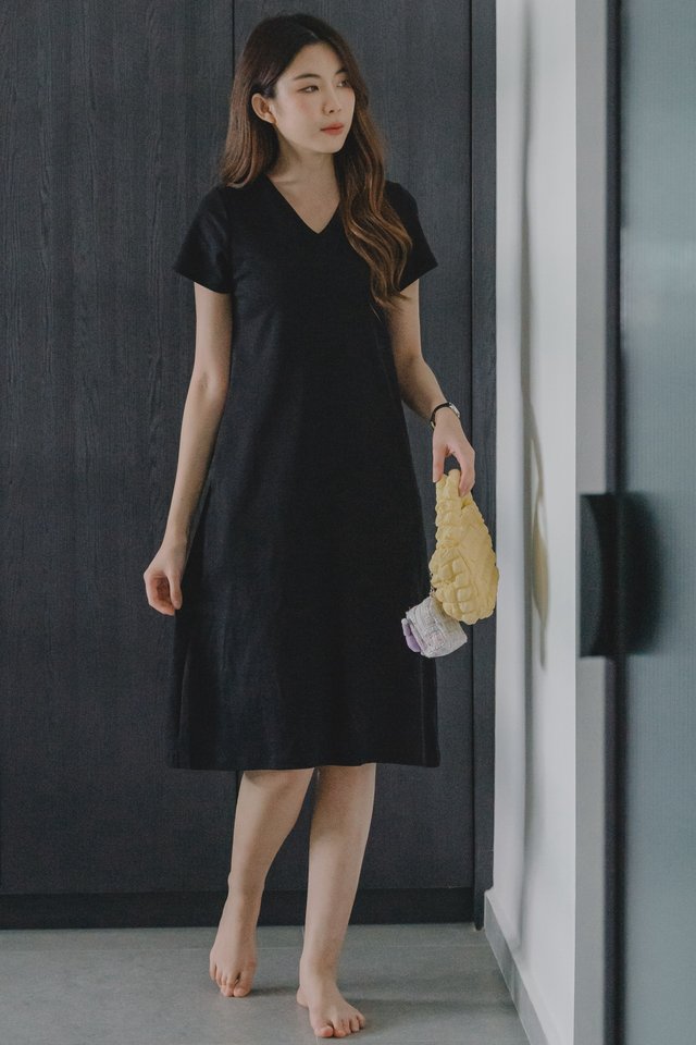 ACW V Neck Knit Midi Dress in Black