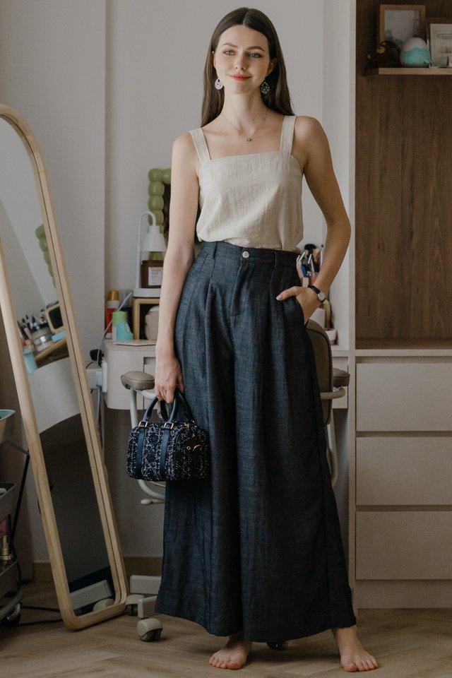 Elastic High Waisted Flare Trousers in Black