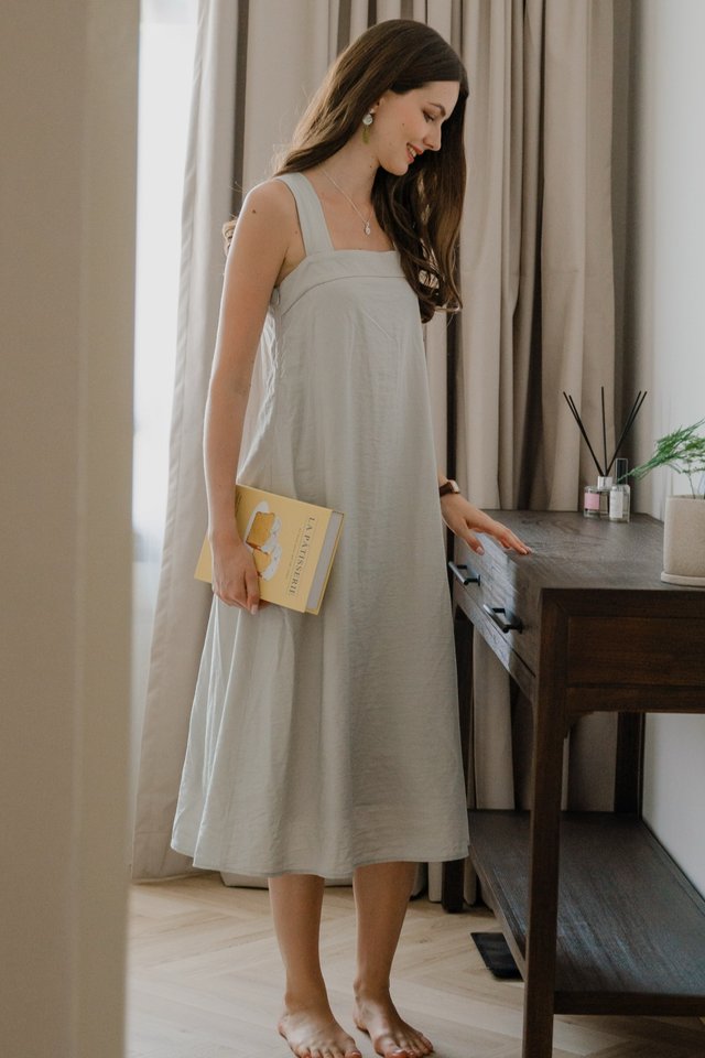 ACW V Back Flowy Midi Dress in Pale Grey