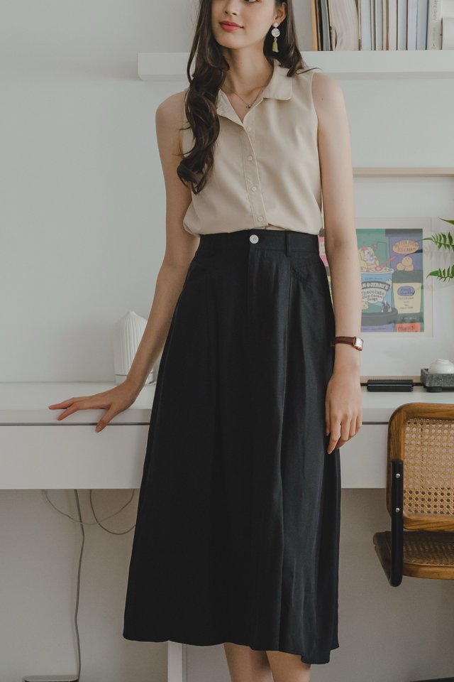 Button Tab A-Line Midi Skirt in Black