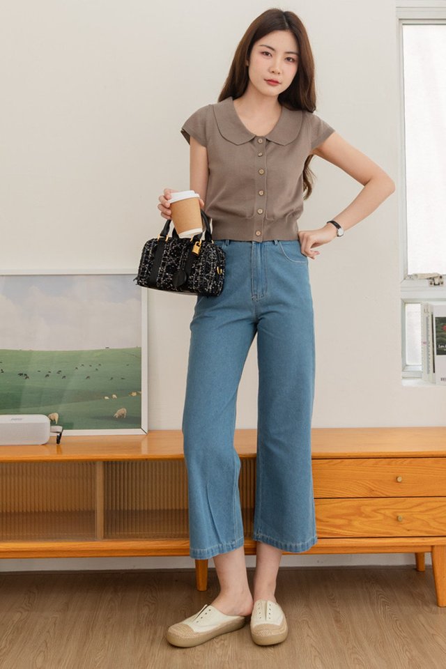 ACW Button Fitted Straight Cut Jeans in Light Wash