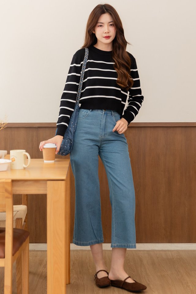 ACW Button Fitted Straight Cut Jeans in Light Wash
