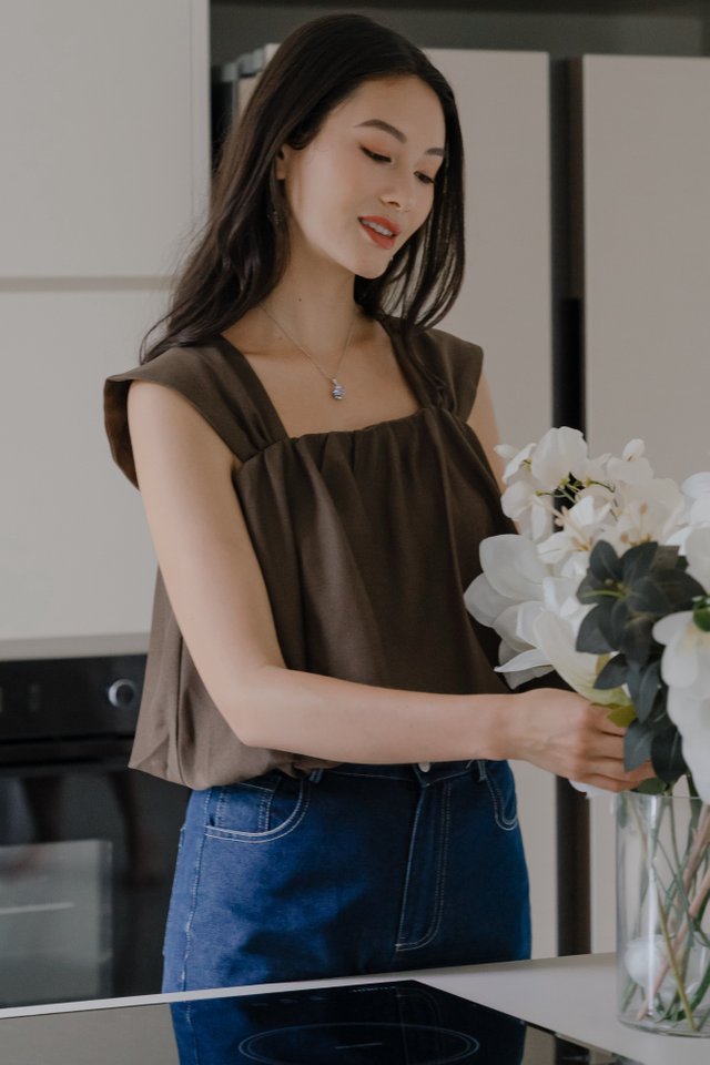 ACW Flutter Sleeve Bubble Hem Blouse in Cocoa Brown