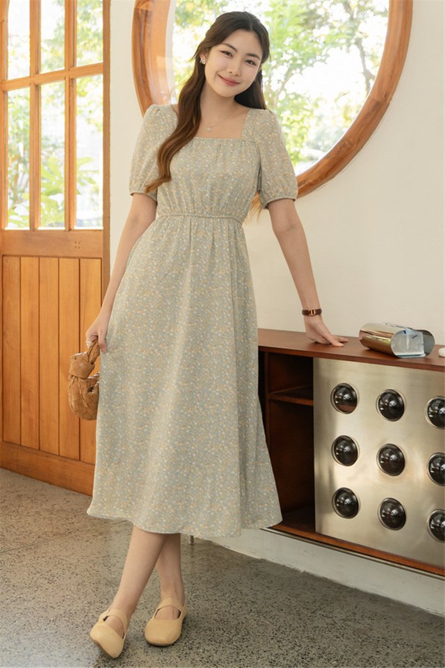 ACW Vintage Square Neck Sleeved Flowy Midi Dress in Sky Florals