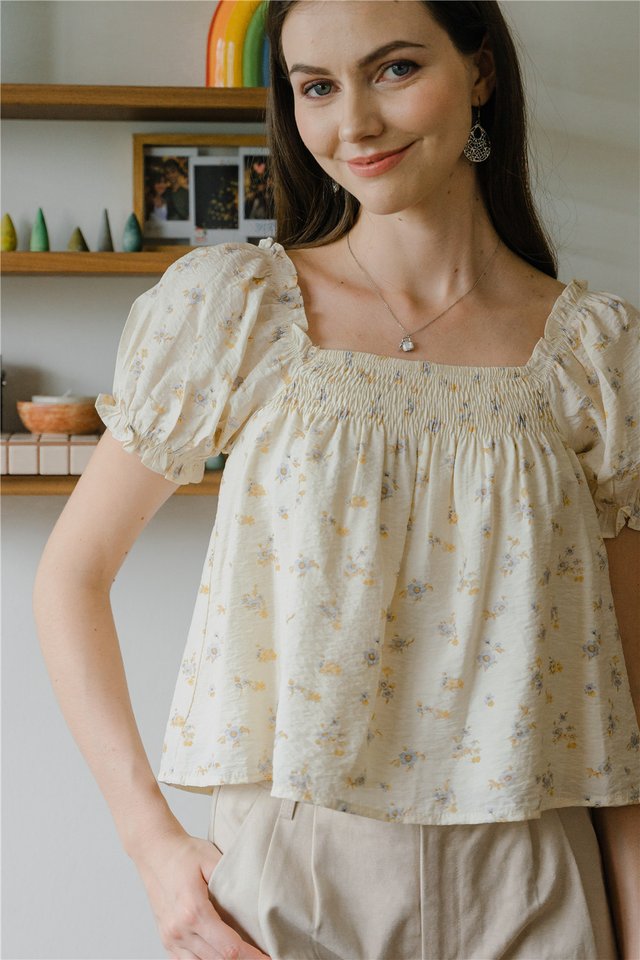 ACW Smock Neckline Puff Sleeve Blouse in Creme Florals