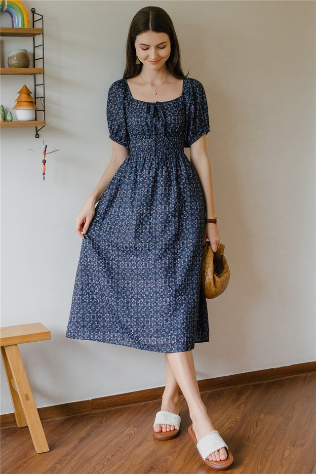 ACW Ruched Double Waisted Puff Sleeve Midi Dress in Navy Floral