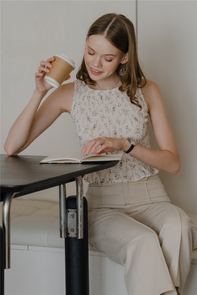 ACW Sleeveless Smocked Peplum Top in White Florals