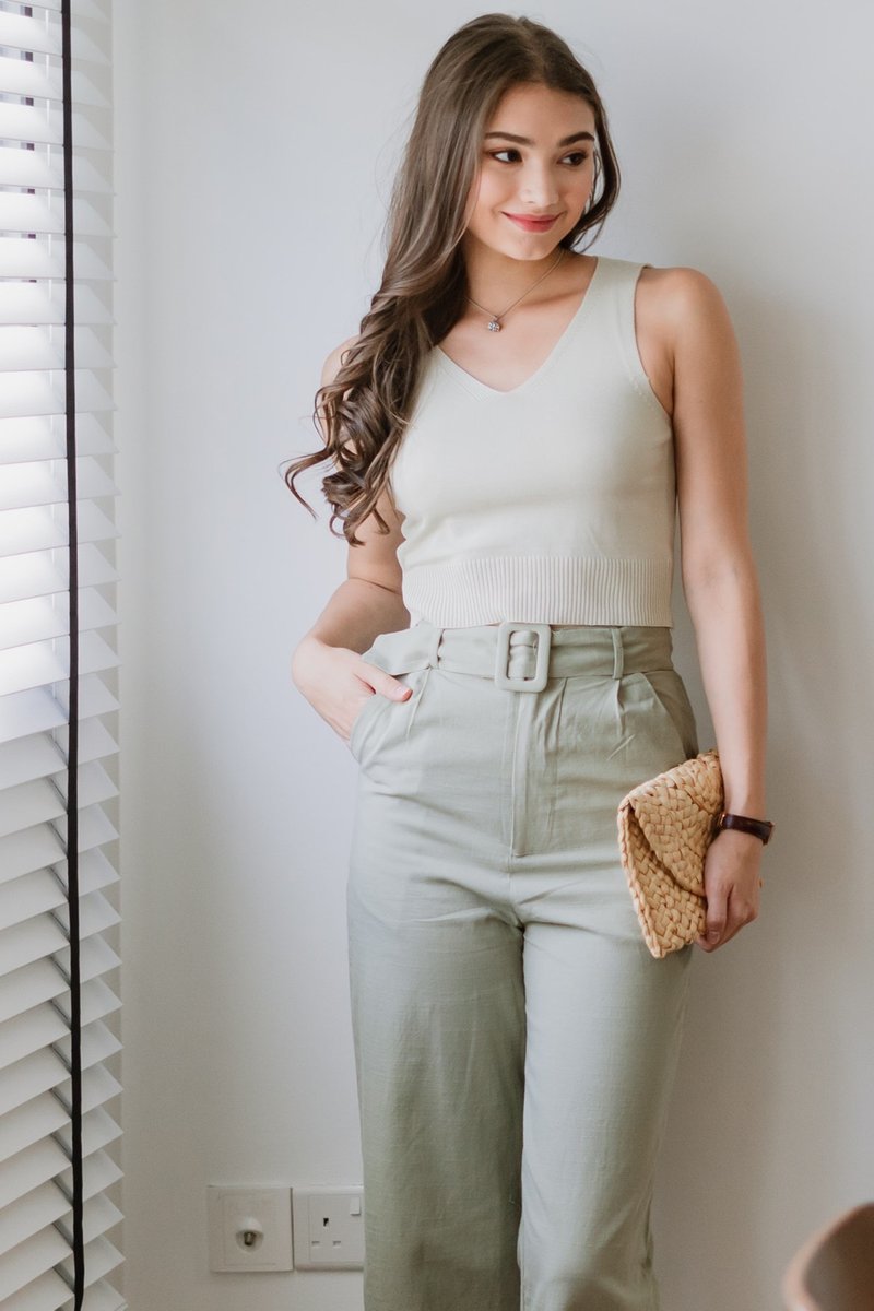 ACW Classic Sleeveless V Neck Knit Top in Ivory